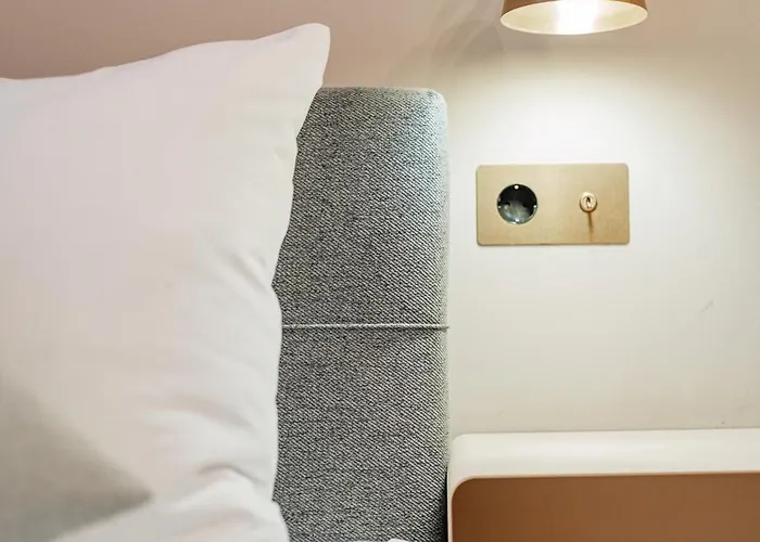 Home1 - Salon Boutique Hostel *