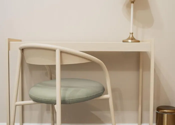 Home1 - Salon Boutique Hostel *